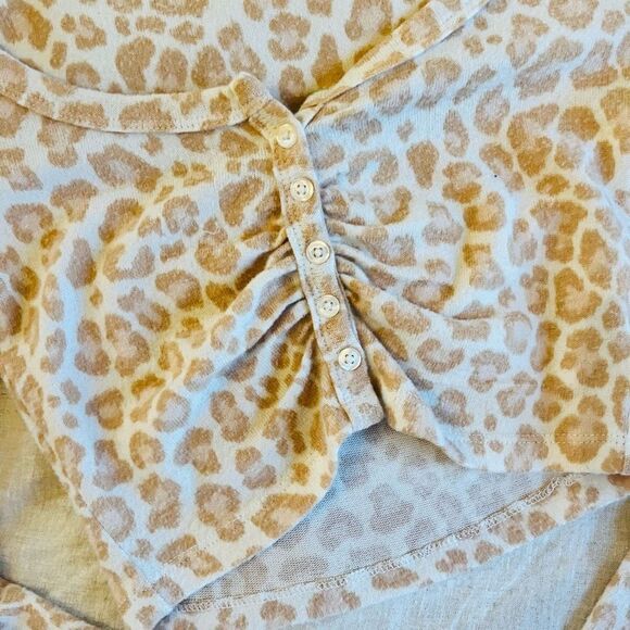 Colsie XS soft long sleeve leopard crop‎ Henley soft - Picture 4 of 8